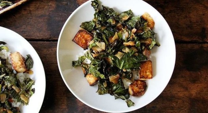 Тофу с капустой кале в кокосовом молоке