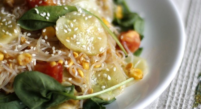 Стеклянная лапша с кукурузой и имбирным соусом