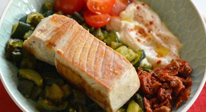 Тунец с овощами