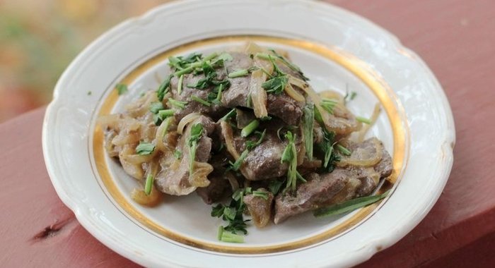 Печень по-строгановски