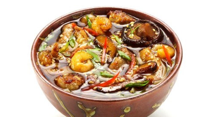 Курица и креветки с тофу, грибами и соевым соусом