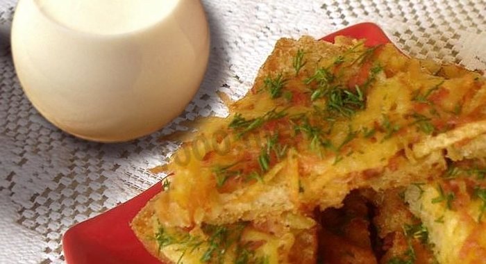 Горячие бутерброды с картошкой и колбасой на сковороде