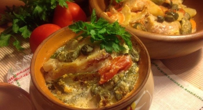Рыбное филе с овощами в горшочках