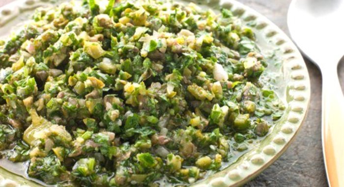 Огуречная заправка для салатов с имбирем и чили