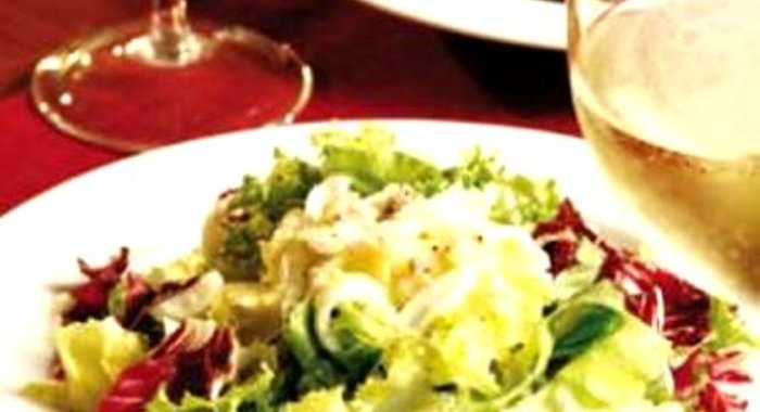 Зимний салат со свежей зеленью