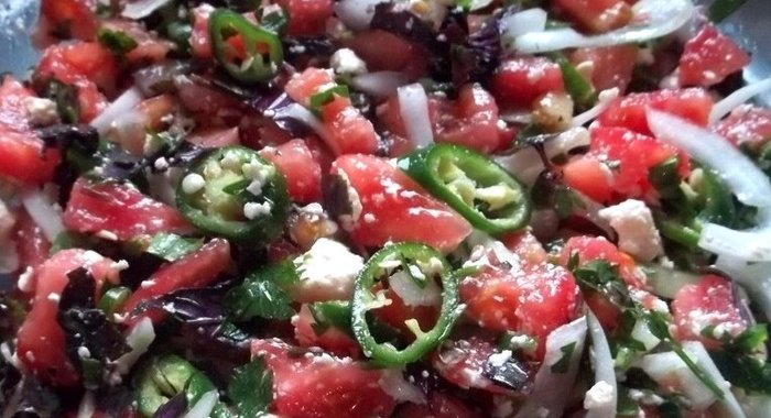 Грузинский салат с помидорами