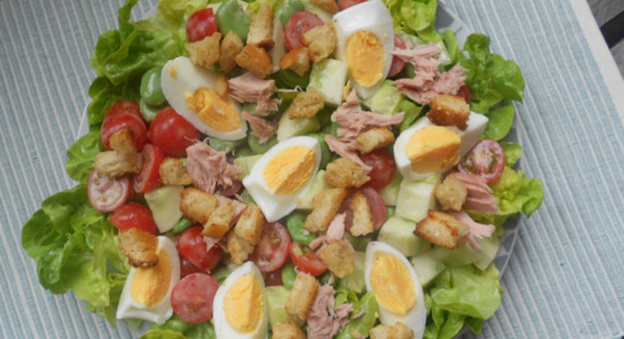 Салат с зелеными бобами и тунцом