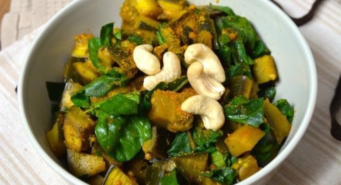 Баклажаны со шпинатом и пряностями