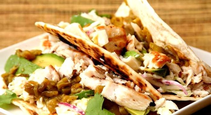 Такос с рыбой и салатом