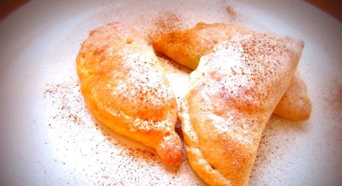 Пирожки из творожного теста с яблоками