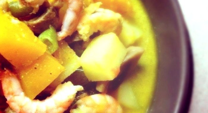 Тайский карри с креветками и грибами