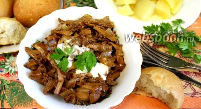 Лисички со сливками жареные