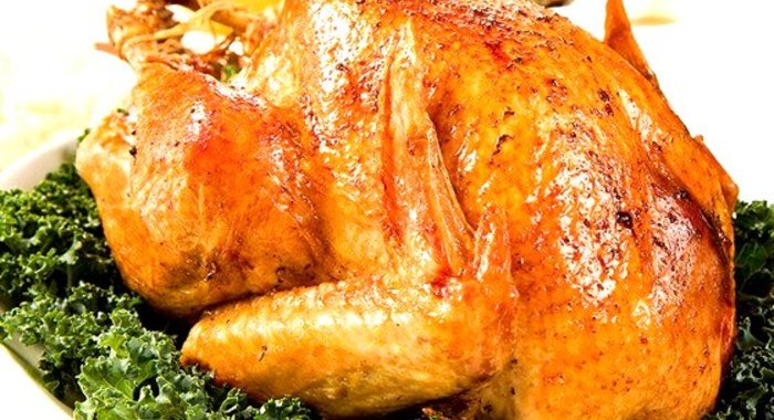 Сладкая индейка по‑севильски с орехами и финиками