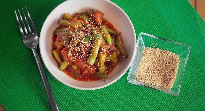 Стручковая фасоль в томатном соусе