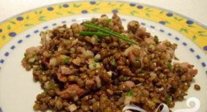Теплый салат из чечевицы