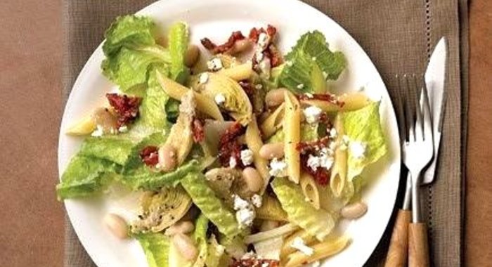 Салат с артишоками, пастой и помидорами