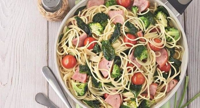 Спагетти с ветчиной и брокколи