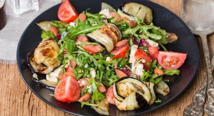 Салат из баклажанов и помидоров