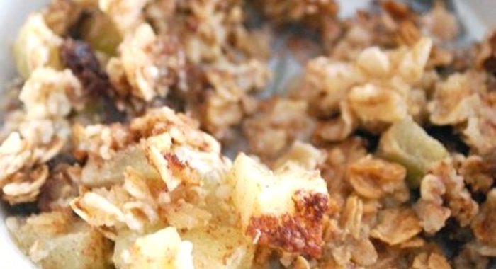 Запеченная овсянка с яблоками и специями