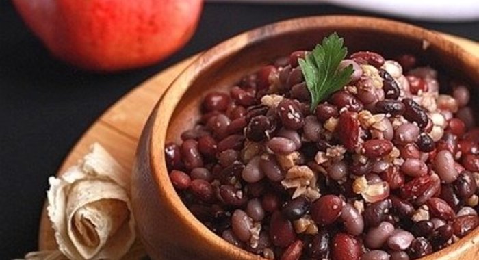 Салат из фасоли с орехами и гранатом