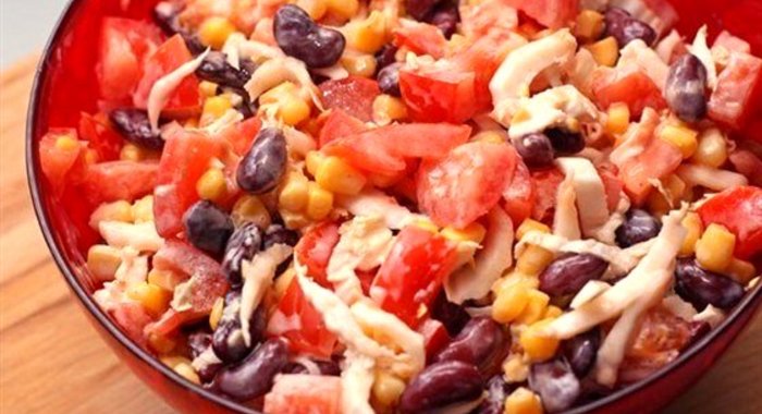 Салат из китайской капусты с помидорами и фасолью