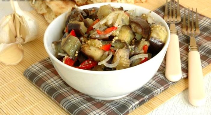 Салат из баклажанов с перцем