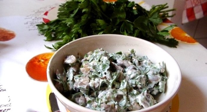 Салат с жареными шампиньонами