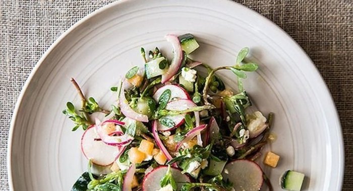 Салат из портулака с овощами