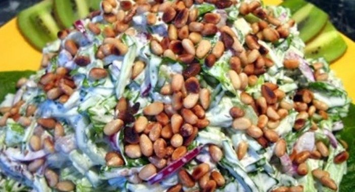 Салат с отварной говядиной и киви