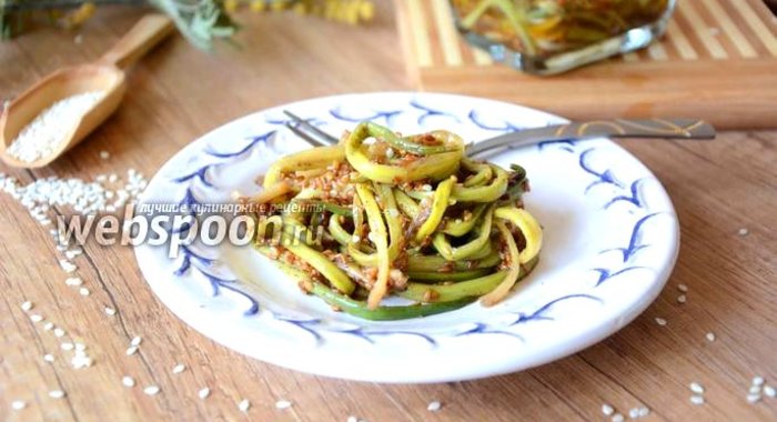 Салат из черемши с кунжутом