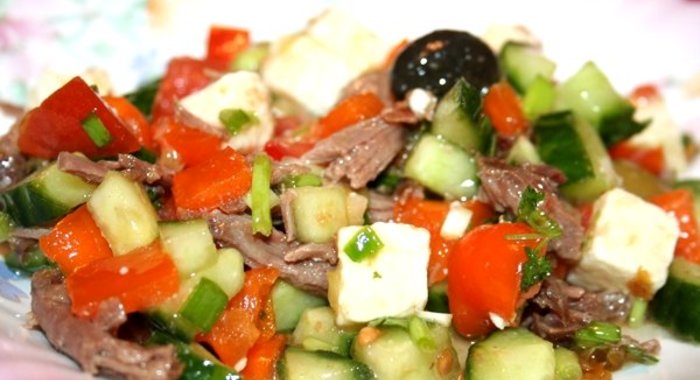 Салат греческий с мясом