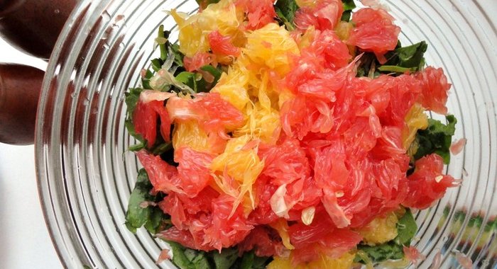 Азиатский салат со шпинатом и апельсином