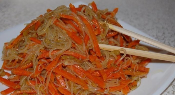 Салат из фунчозы с морковью