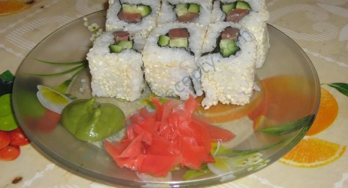 Роллы урамаки (рисом наружу)