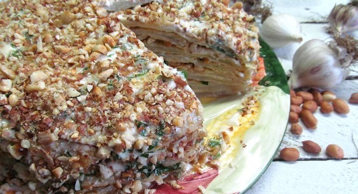 Закусочный торт из капустных листьев