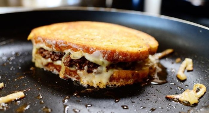 Горячий бутерброд с фаршем