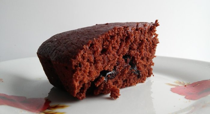 Постный шоколадный манник с черносливом