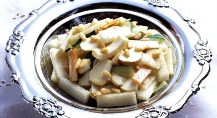 Тайский салат из дыни с кинзой