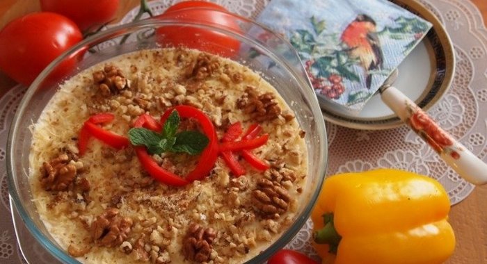 Слоеный салат с баклажанами