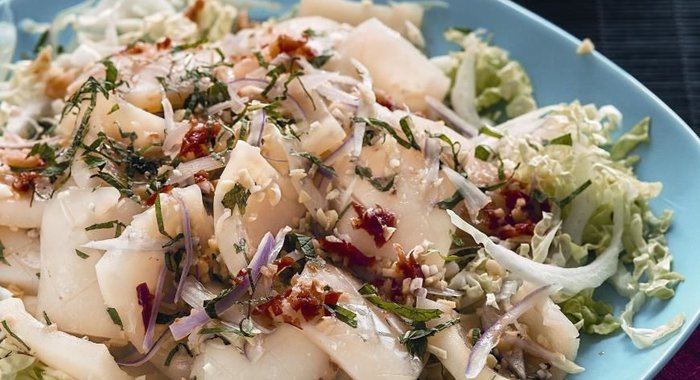 Тайский салат из кальмаров