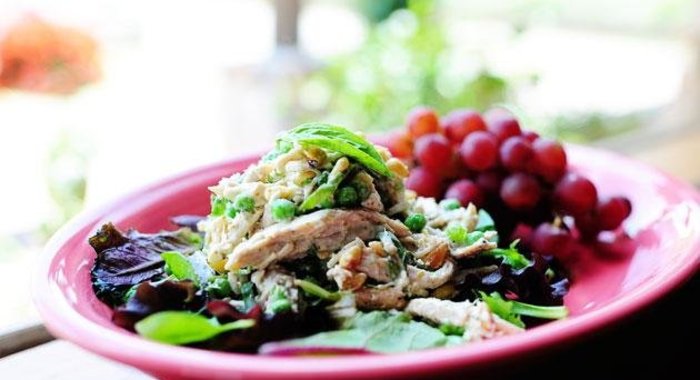 Куриный салат с лимоном и базиликом