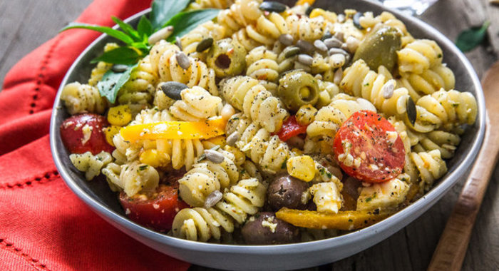 Салат с макаронами