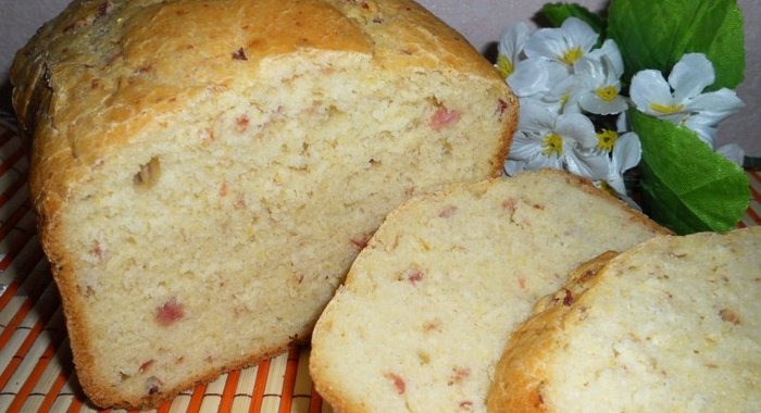 Хлеб с кукурузной мукой и ветчиной
