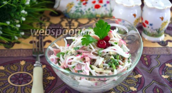 Сочный салат с редькой и бужениной