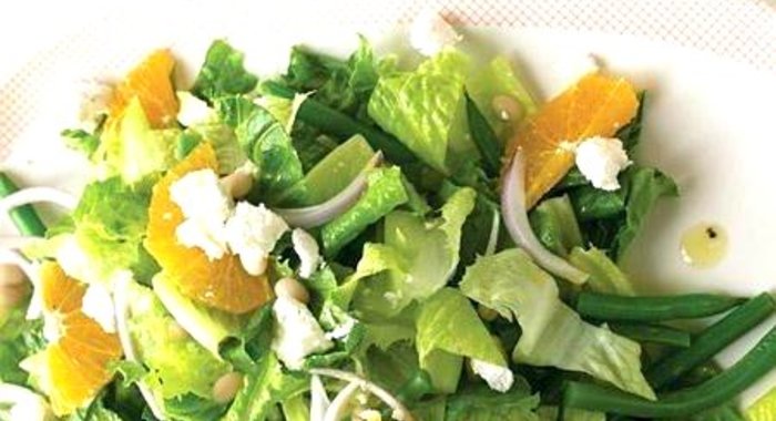 Салат с зеленой фасолью и сыром фета