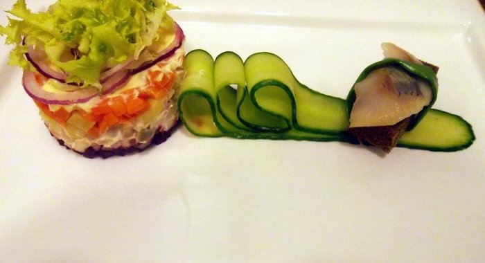 Салат с сельдью и свеклой
