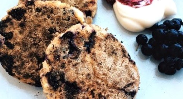 Сырники из гречневой муки с черникой (без глютена)