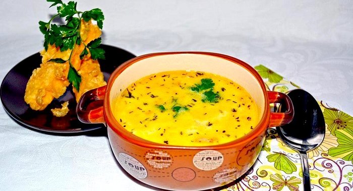 Сырный суп с ветчиной и сырными палочками во фритюре