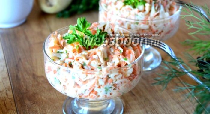 Салат с редисом дайкон, морковью и яблоком