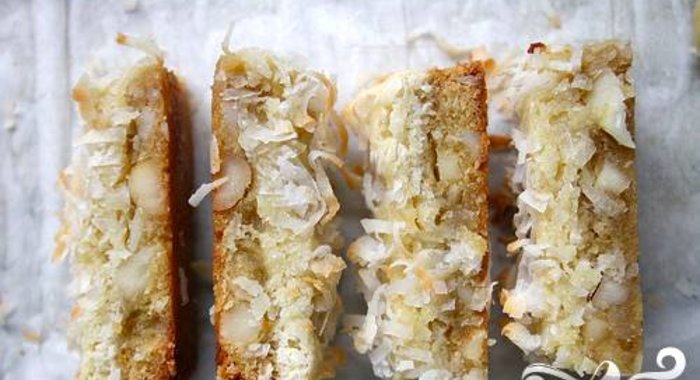 Кокосовые пирожные с орехами